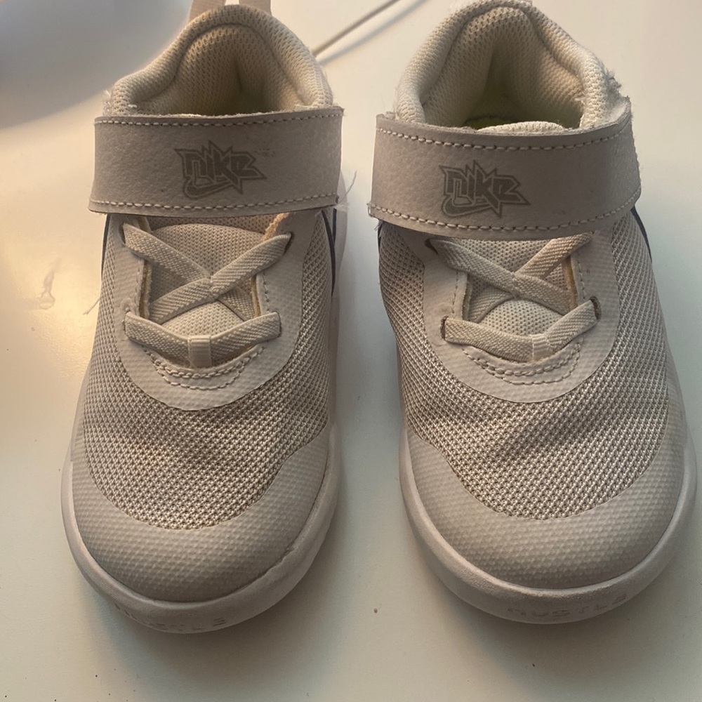 Toddler boy Nike white shoes size 10C
